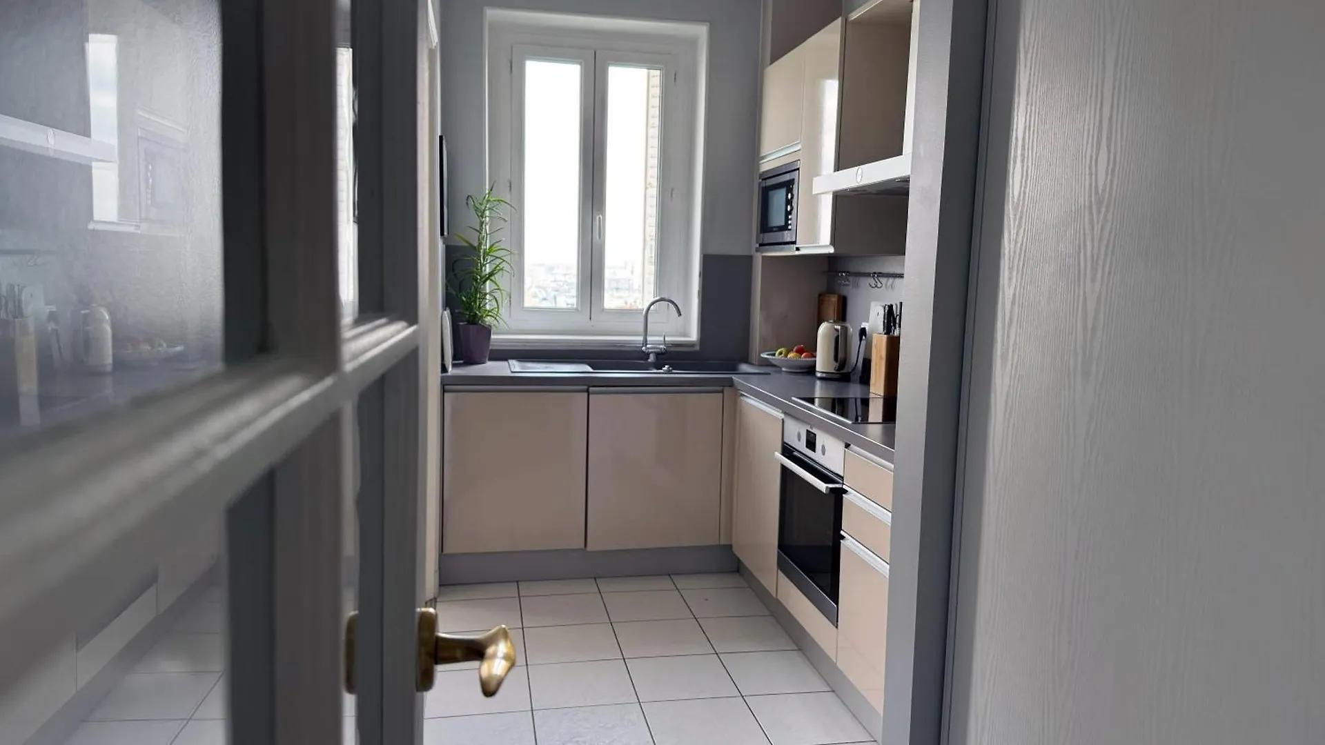 Amazing View In Montmartre, 2 Min From Sacre-Coeur Apartment Paris